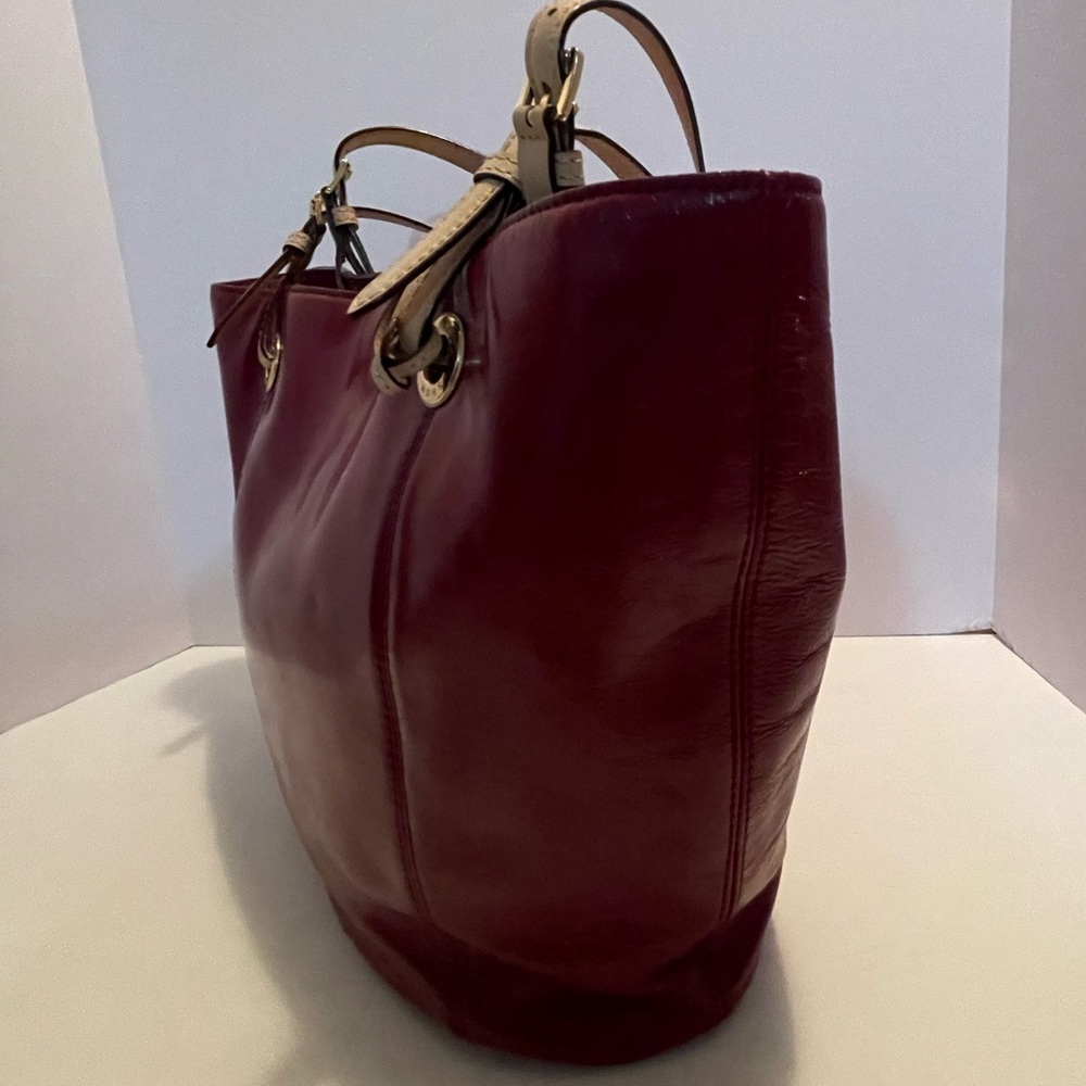 Michael Kors Jet Set Burgundy Tote - Picture 5 of 8